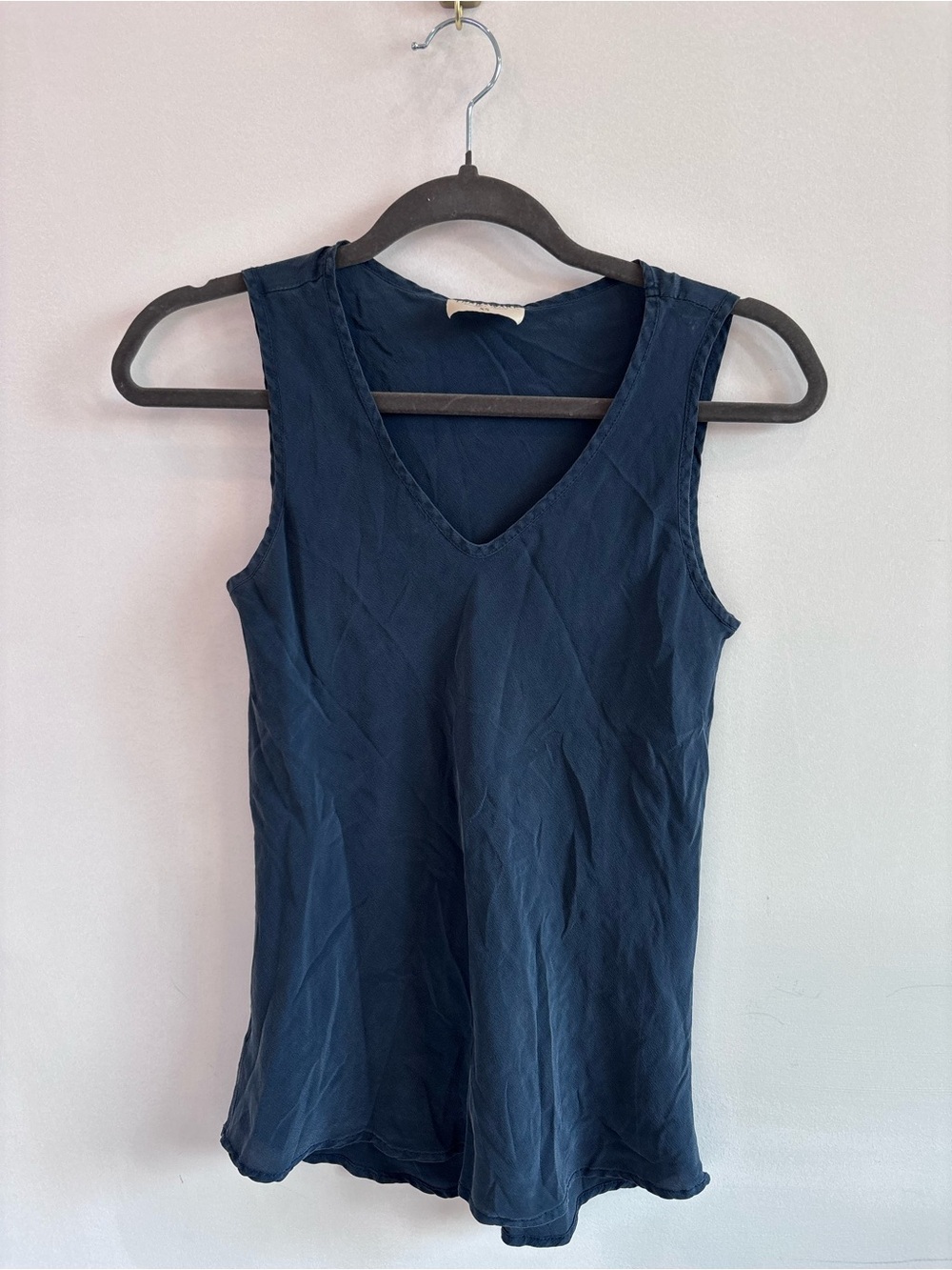 100% Silk Perfect for Everyday Wear TerraWare Dark Navy V-Neck Shell Top- XS